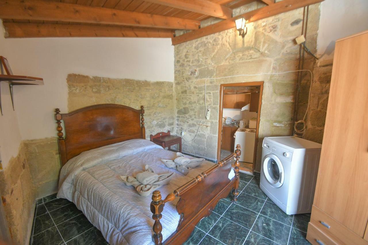 Stone House Apartment Malona Village ภายนอก รูปภาพ